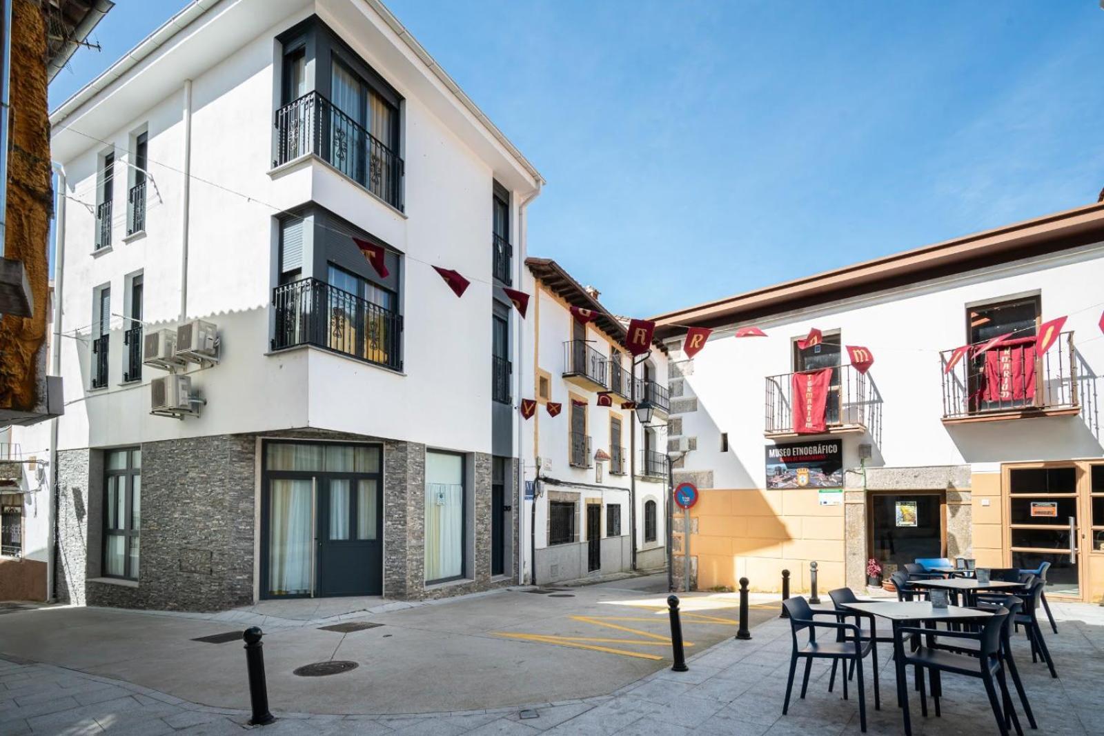 Apartamentos La Plazuela Banos De Montemayor Exterior photo
